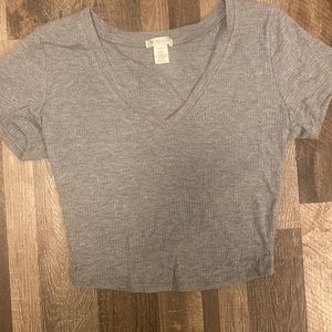 cute grey crop top!